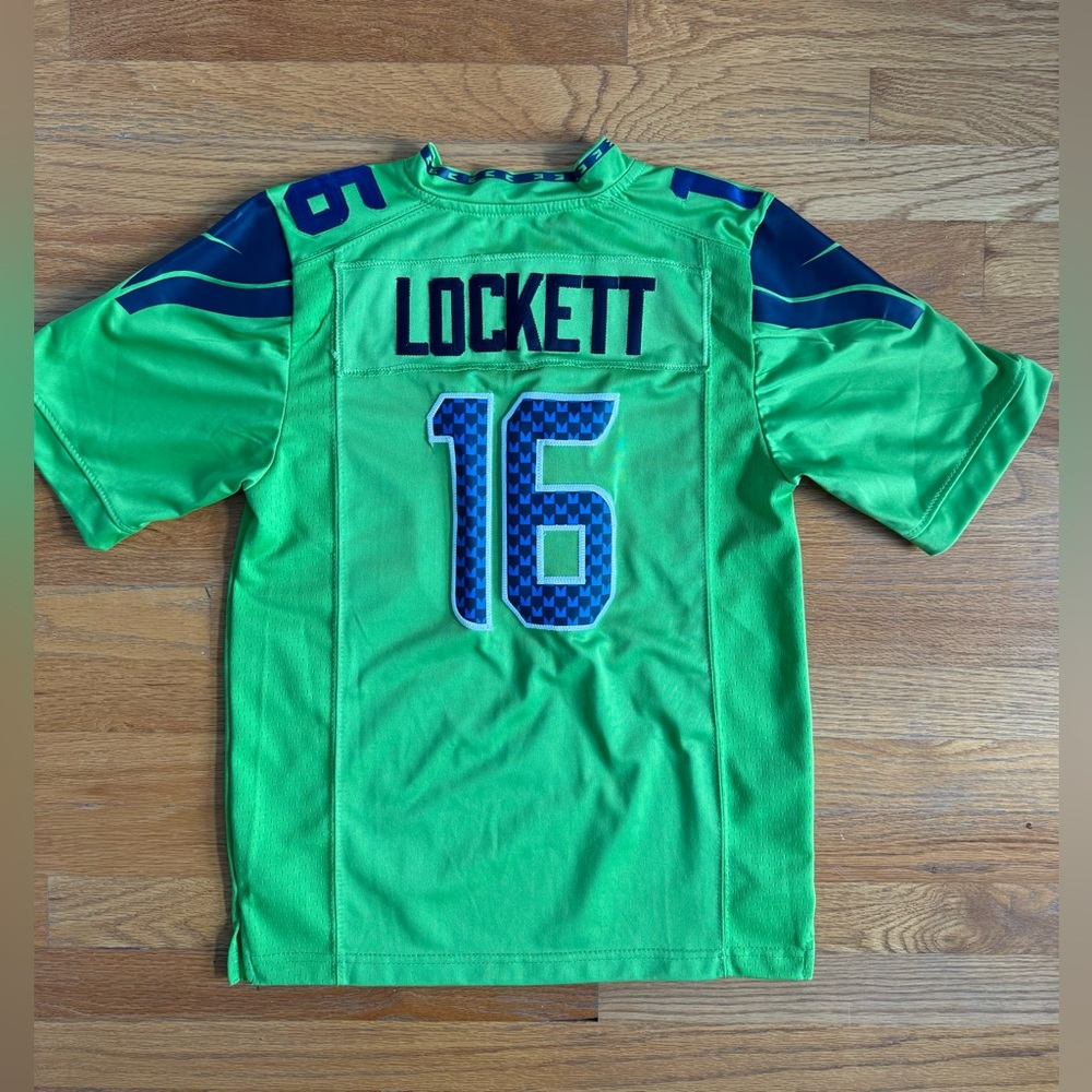 Seattle Seahawks Tyler Lockett Jersey Adult Small. Action Green color